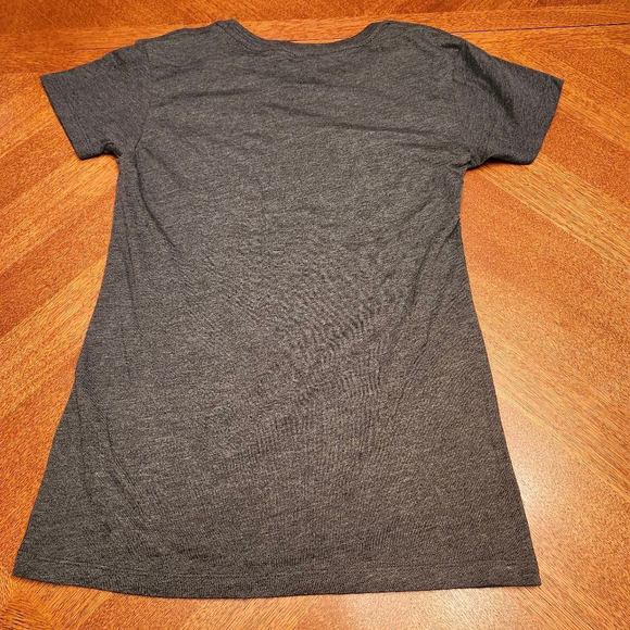 Women's The Duck Company Gray Ripley's Aquarium Skeleton Mermaid Tee S A2 - Picture 4 of 4